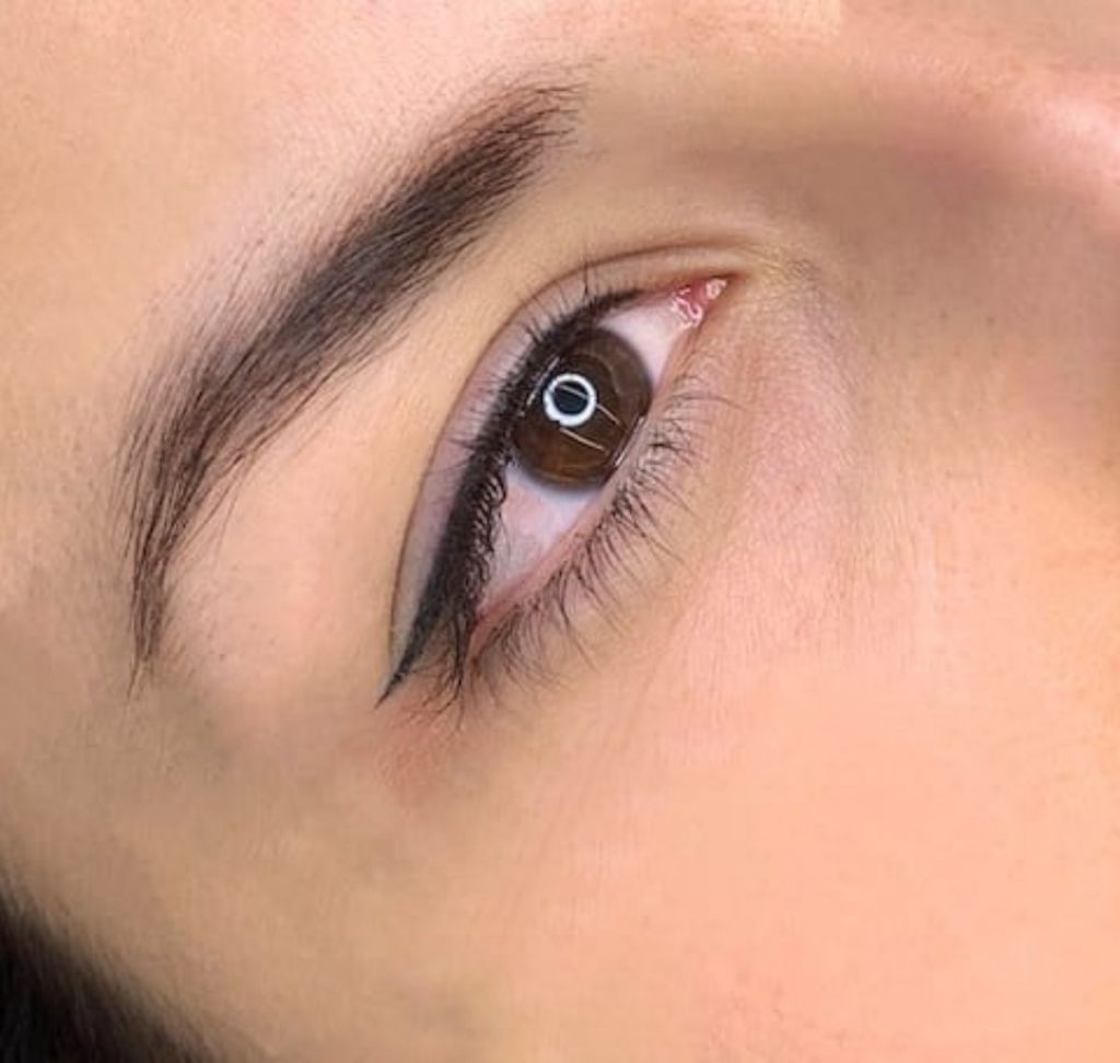 Eyeliner permanente Pordenone - Lisa Peri dermopigmentista Le Tatuarti